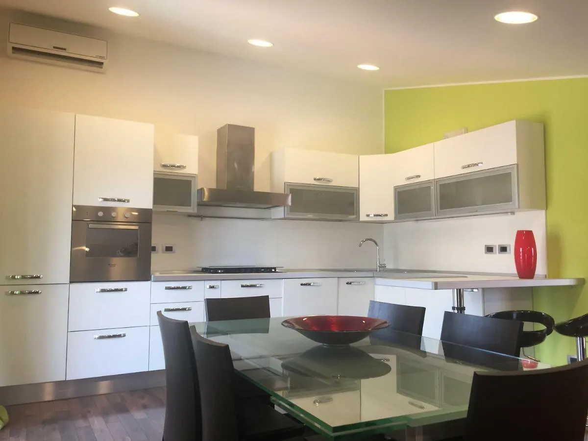 Mansarda A Pochi Passi Dal Mare Apartment Brolo