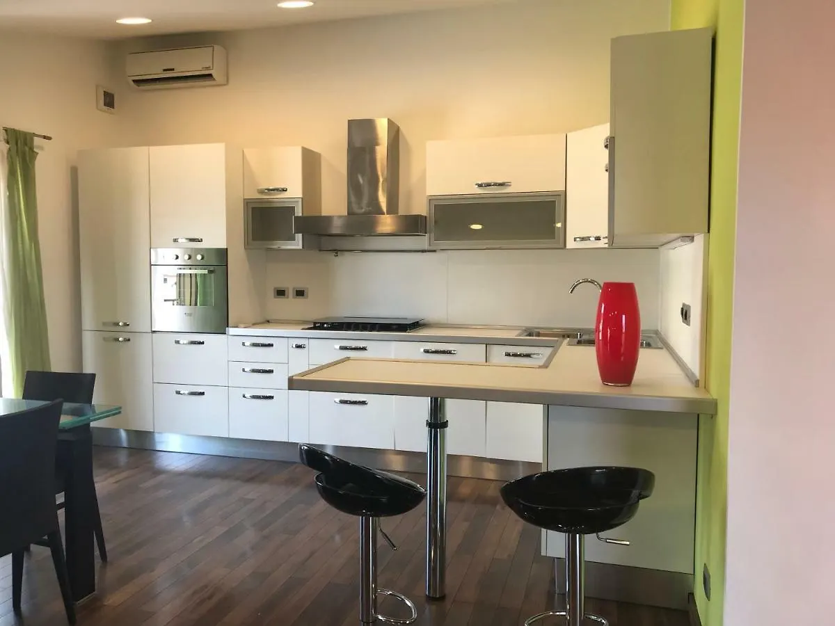 Mansarda A Pochi Passi Dal Mare Apartment Brolo 0*,  Italy