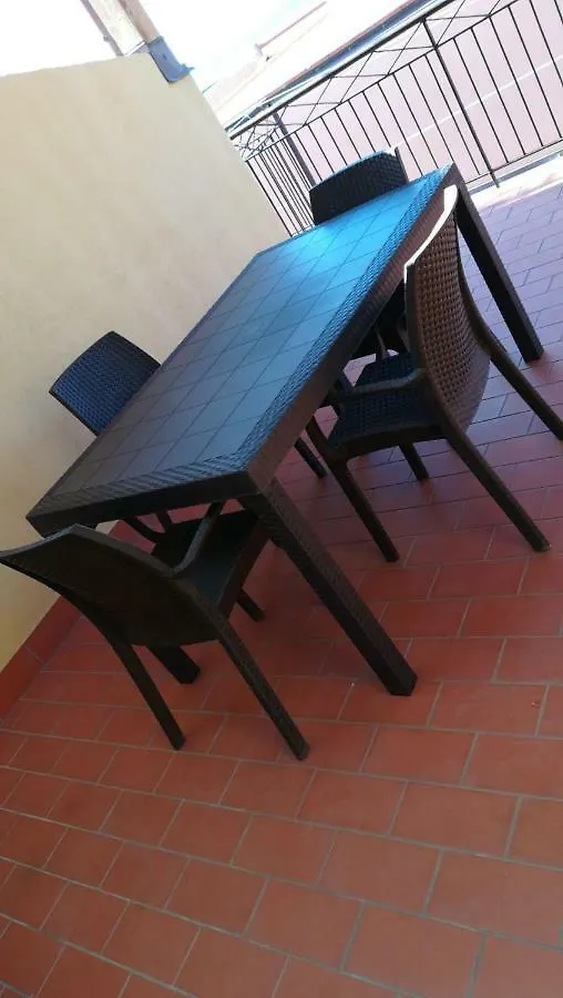 Mansarda A Pochi Passi Dal Mare Apartment Brolo 0*,